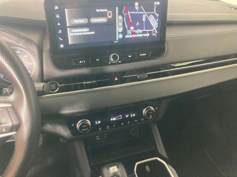 Used 2025 Mitsubishi Outlander SE AWD/4WD image 2