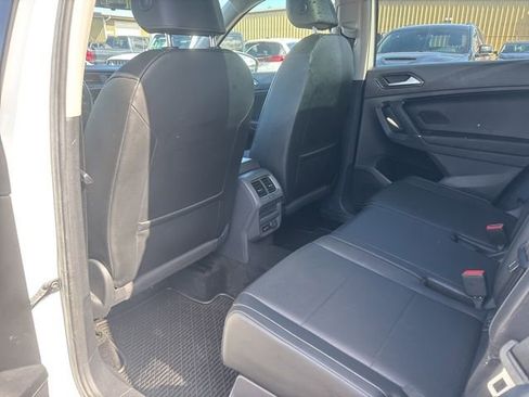 Used 2018 Volkswagen Tiguan SE w/ Panoramic Sunroof Package AWD/4WD image 16