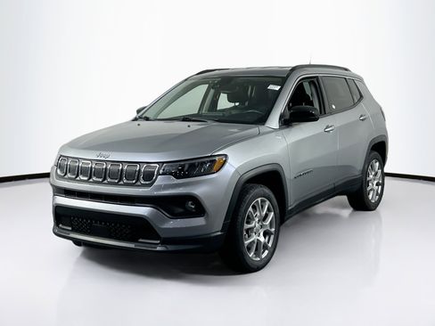 Used 2022 Jeep Compass Latitude AWD/4WD image 1