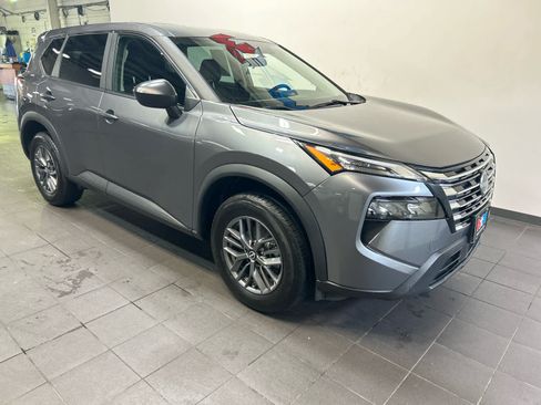 Used 2024 Nissan Rogue S AWD/4WD image 2