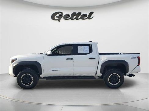 Certified 2025 Toyota Tacoma TRD Off-Road AWD/4WD image 8