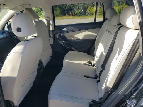 Used 2019 Volkswagen Tiguan SE image 23