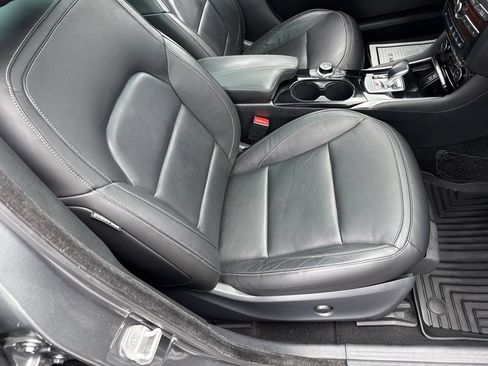 Used 2017 INFINITI QX30 Premium w/ Navigation Package AWD/4WD image 32