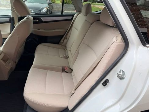 Used 2018 Subaru Outback 2.5i Premium w/ Popular Package #1 AWD/4WD image 7