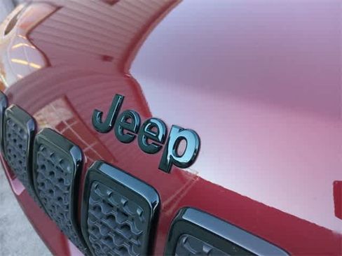 Used 2020 Jeep Cherokee Latitude Plus image 12