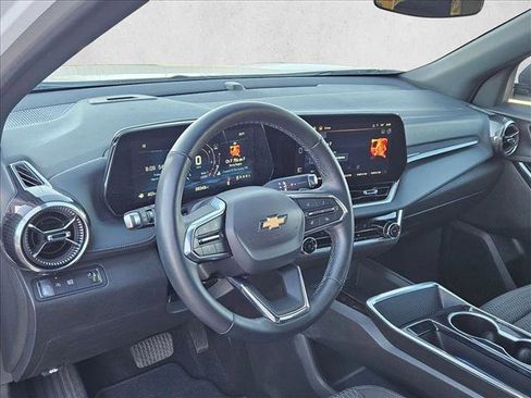 Used 2025 Chevrolet Equinox LT FWD image 10