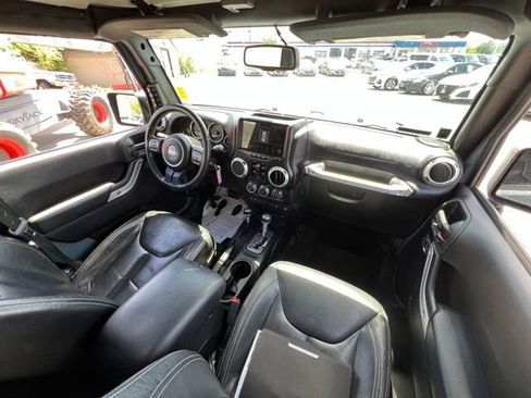 Used 2017 Jeep Wrangler Unlimited Rubicon AWD/4WD image 19