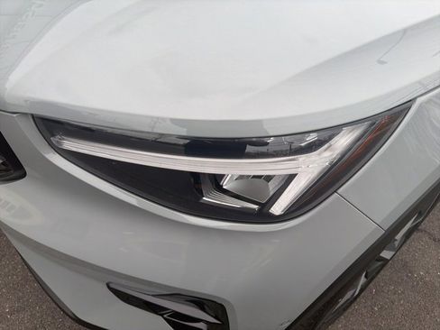 Certified 2025 Volvo XC40 B5 Plus image 9