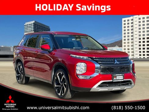 Used 2023 Mitsubishi Outlander SE image 1