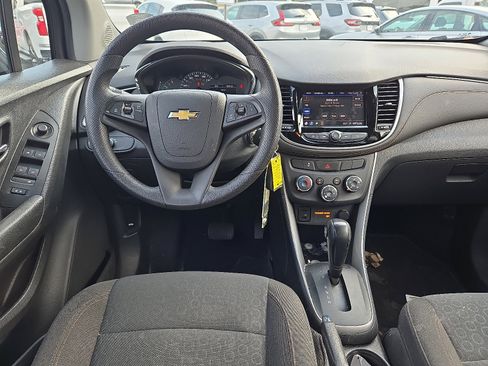 Used 2022 Chevrolet Trax LS w/ Tint and Cruise Package image 12