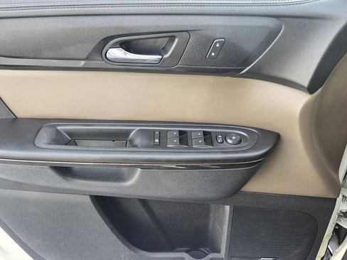 Used 2015 GMC Acadia SLT image 28