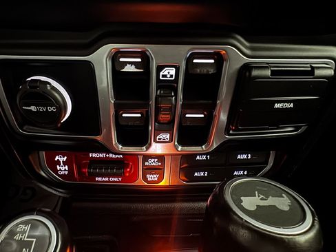 Used 2021 Jeep Wrangler Unlimited Rubicon w/ Uconnect 4C Nav & Sound Group AWD/4WD image 39