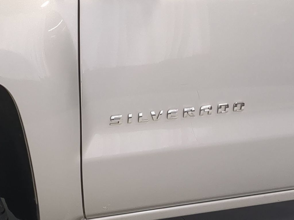 Used 2019 Chevrolet Silverado 1500 Custom w/ Custom Convenience Package AWD/4WD image 16
