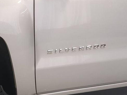 Used 2019 Chevrolet Silverado 1500 Custom w/ Custom Convenience Package AWD/4WD image 16