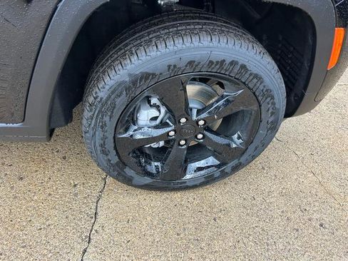 New 2025 Jeep Grand Cherokee Limited w/ Black Appearance Package image 24