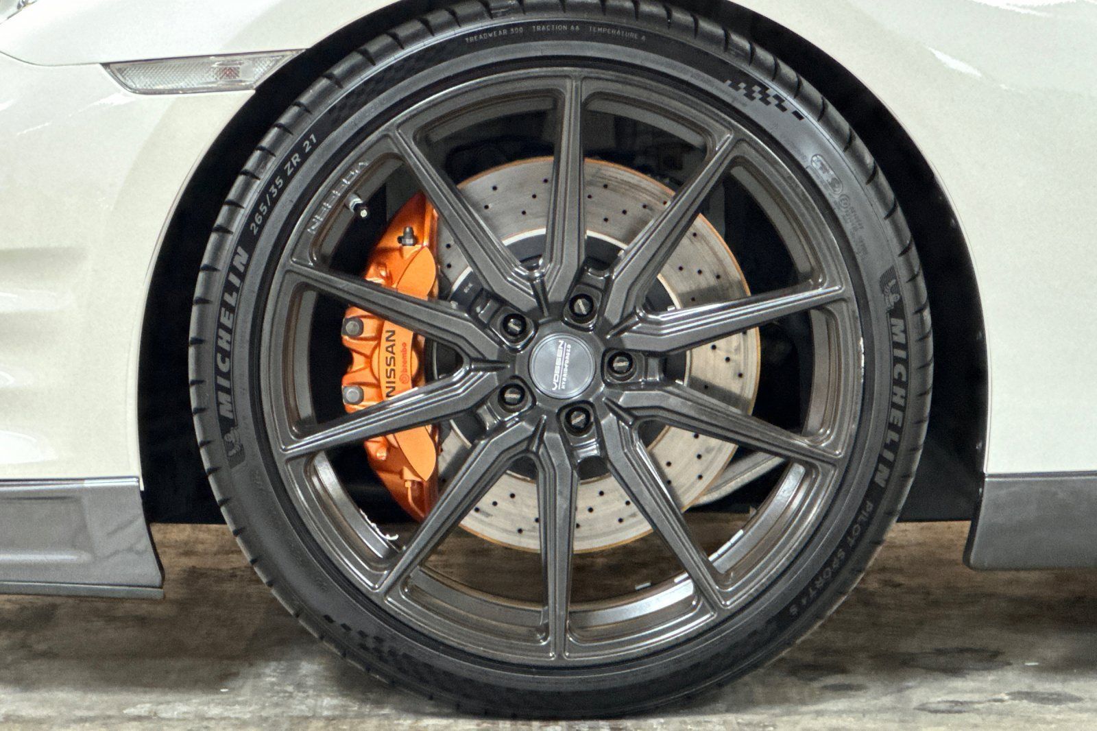 Used 2015 Nissan GT-R Premium AWD/4WD image 26