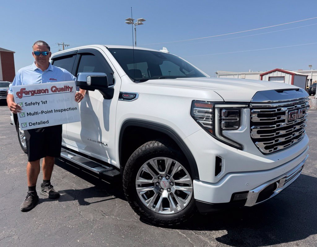 Used 2023 GMC Sierra 1500 Denali w/ Technology Package AWD/4WD image 1