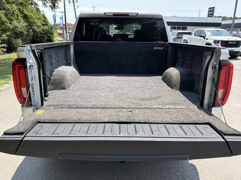 Used 2022 GMC Sierra 1500 SLT w/ SLT Convenience Package AWD/4WD image 4