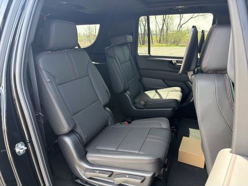 New 2026 Chevrolet Suburban RST w/ RST Capability Package AWD/4WD image 30