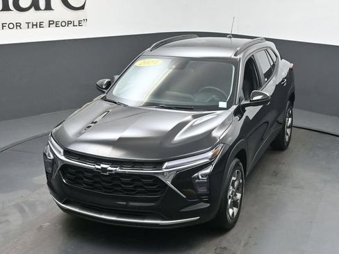 Used 2024 Chevrolet Trax LT w/ Driver Confidence Package FWD image 47