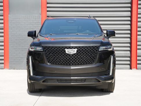 Used 2023 Cadillac Escalade Premium Luxury RWD image 4
