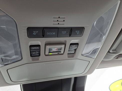 Used 2022 Toyota RAV4 XLE Premium image 31