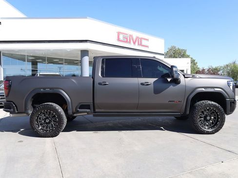 Used 2024 GMC Sierra 2500 AT4X AWD/4WD image 7