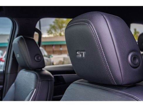 Used 2025 Buick Enclave Sport Touring w/ Power Package image 19