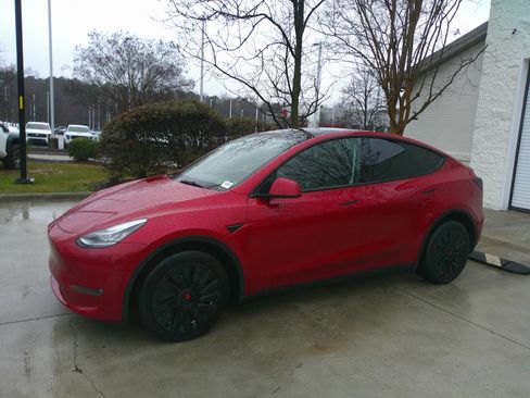 Used 2023 Tesla Model Y Long Range image 7