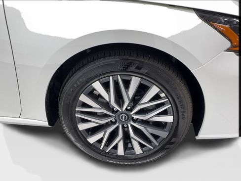Used 2026 Nissan Altima 2.5 SV FWD image 13
