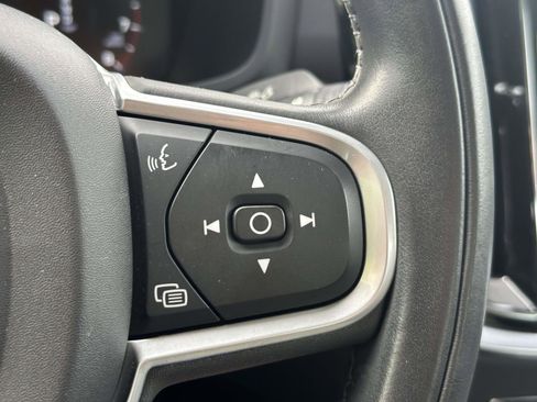 Certified 2022 Volvo S60 B5 Momentum w/ Premium Package image 26