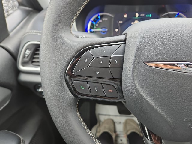 Used 2024 Chrysler Pacifica Limited FWD image 22