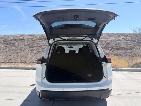 Used 2024 Nissan Rogue S AWD/4WD image 29