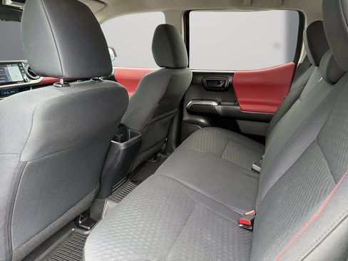 Used 2021 Toyota Tacoma SR5 AWD/4WD image 12