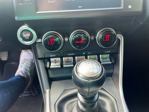 Used 2025 Toyota GR86 RWD image 14