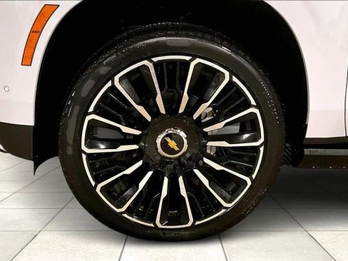 New 2026 Chevrolet Suburban High Country image 8