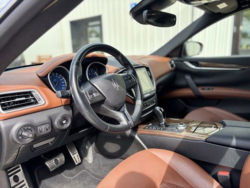 Used 2018 Maserati Ghibli image 9