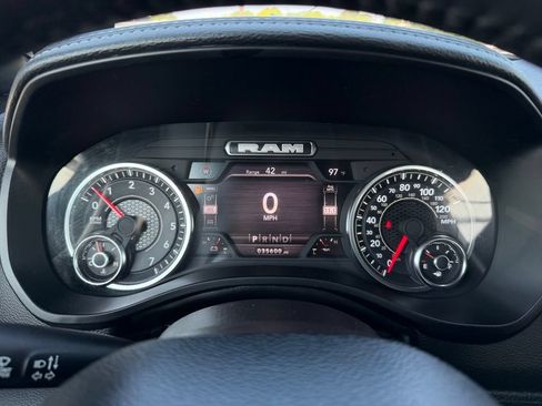 Used 2024 RAM 1500 Laramie AWD/4WD image 16