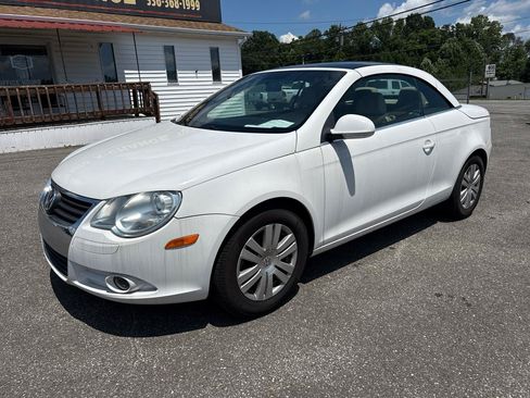 Used 2008 Volkswagen Eos FWD image 2
