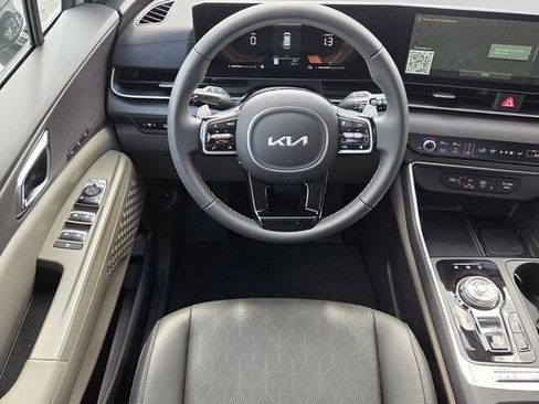 Used 2026 Kia Carnival EX image 10