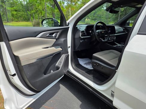 Used 2026 Chevrolet Traverse LT w/ Driver Confidence Package FWD image 10