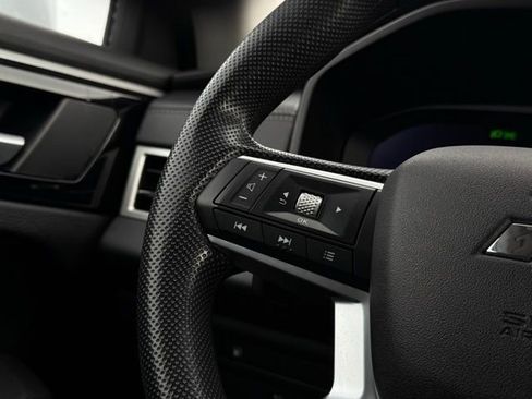 Used 2023 Mitsubishi Outlander ES image 11