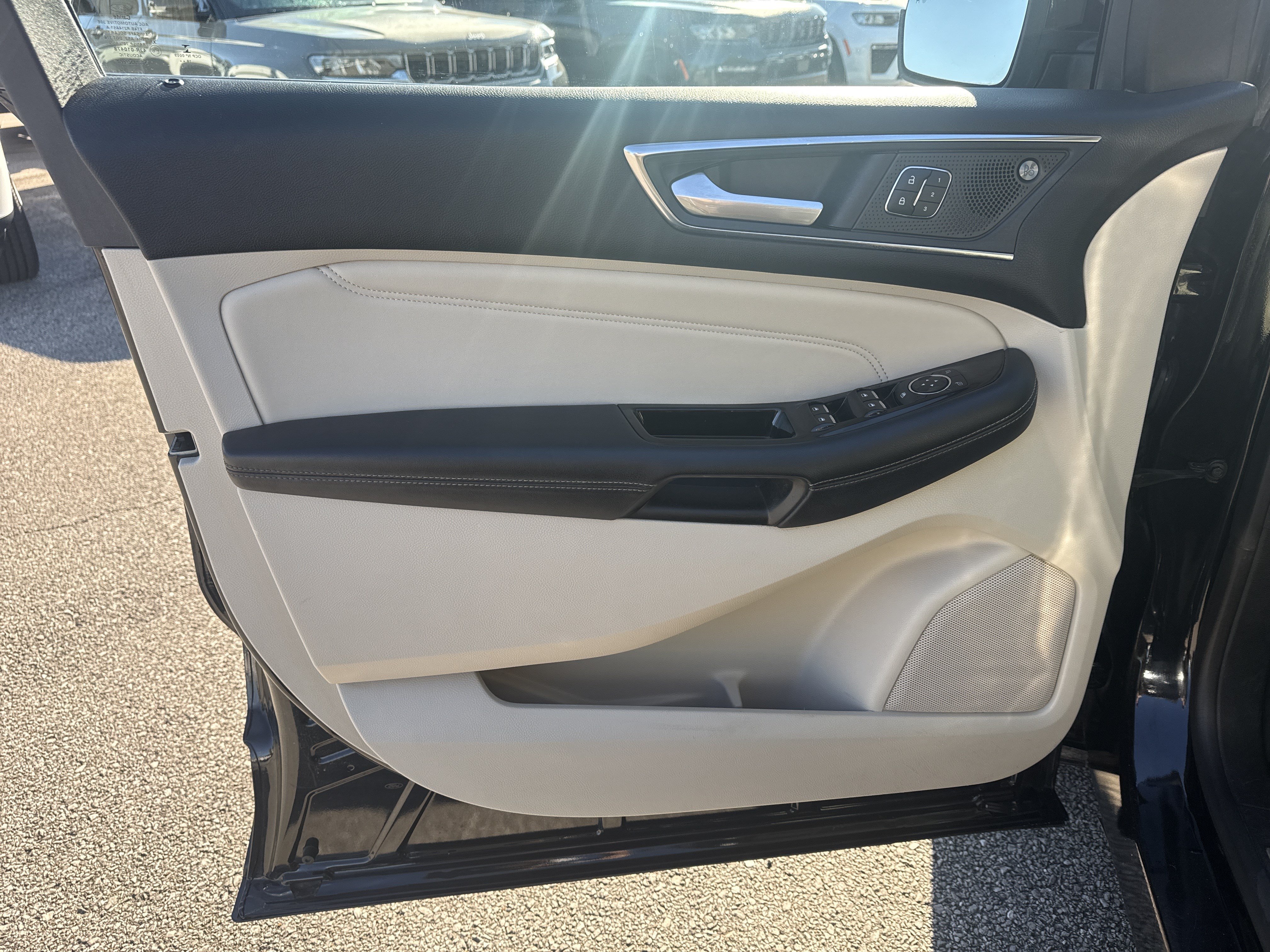 Used 2019 Ford Edge Titanium FWD image 10
