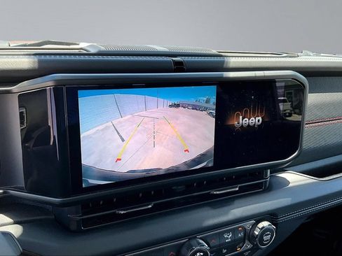 Certified 2025 Jeep Wrangler Unlimited Rubicon w/ Convenience Group AWD/4WD image 25