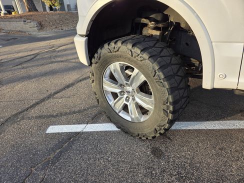 Used 2016 Ford F150 Platinum w/ Equipment Group 701A Luxury image 9