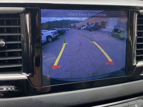 Used 2017 Chrysler Pacifica Touring-L image 17