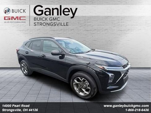Used 2025 Chevrolet Trax LT w/ Driver Confidence Package FWD image 1