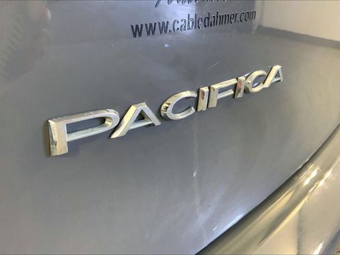 Used 2023 Chrysler Pacifica Limited image 8