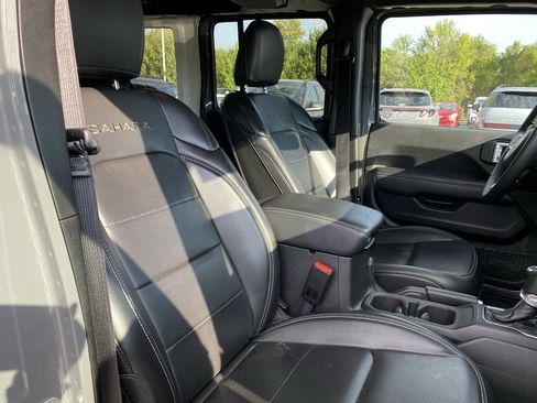 Used 2023 Jeep Wrangler Unlimited Sahara image 30