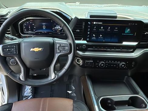 Used 2025 Chevrolet Silverado 2500 High Country w/ Technology Package AWD/4WD image 10